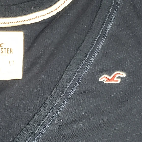 🏷 Hollister Short Sleeve Tee - Picture 2 of 7